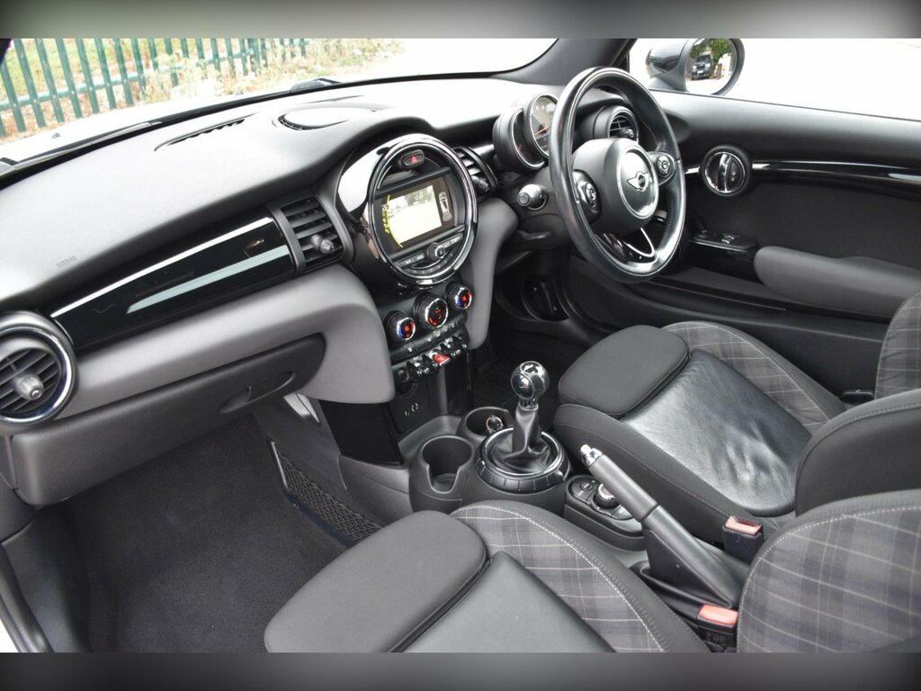 Mini Hatch 1.2 One White #36