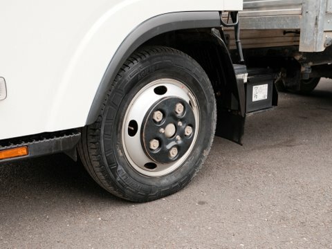 Isuzu N35.125t Dropside BD73ZWC White #2