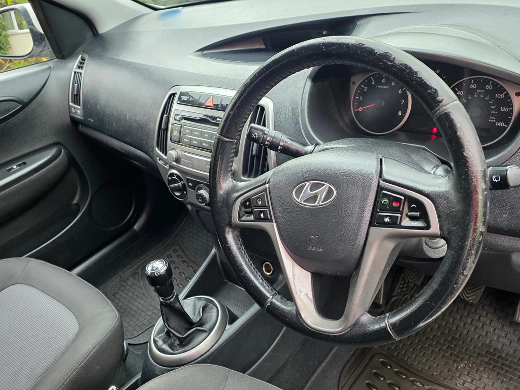 Hyundai I20 Active Red #32