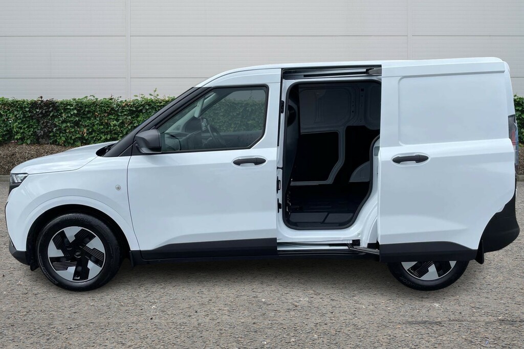 Ford Transit Courier Ford E-transit Courier 100Kw 43Kwh Trend Van RX25OCZ White #3