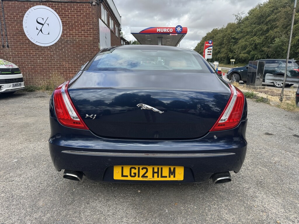 Jaguar XJ Saloon 3.0 D V6 Portfolio 2012 Blue #4