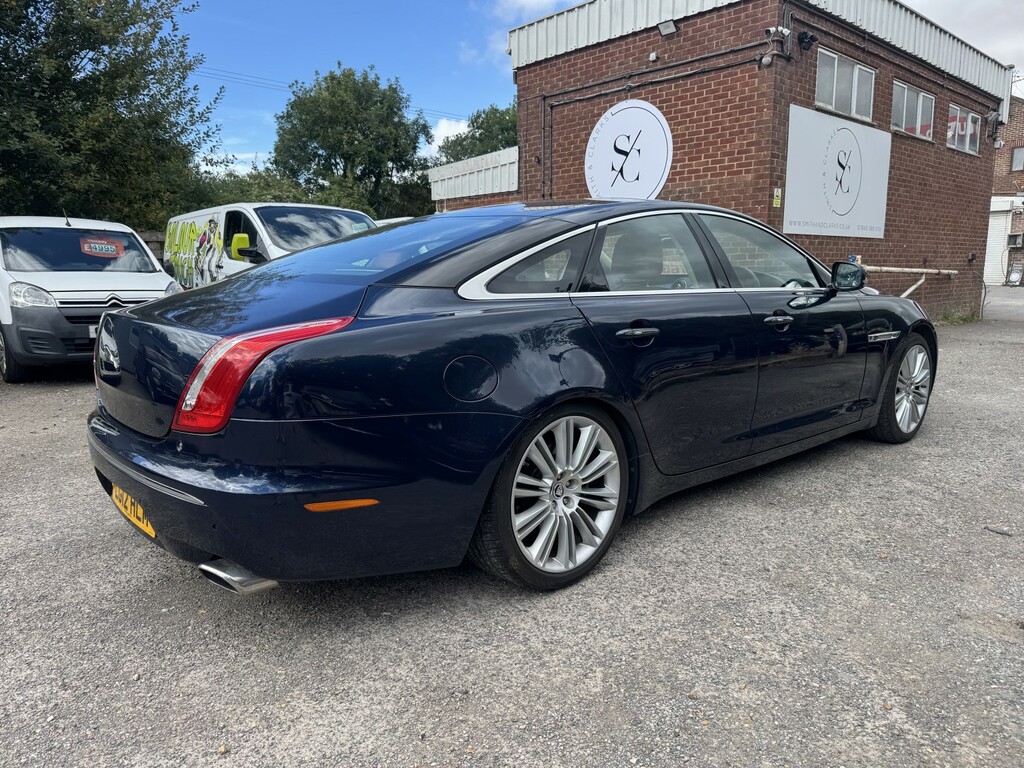 Jaguar XJ Saloon 3.0 D V6 Portfolio 2012 Blue #3