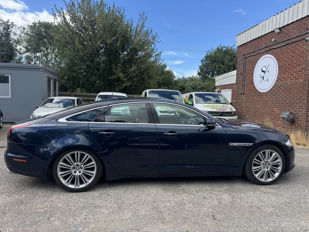 Jaguar XJ Saloon 3.0 D V6 Portfolio 2012 Blue #2