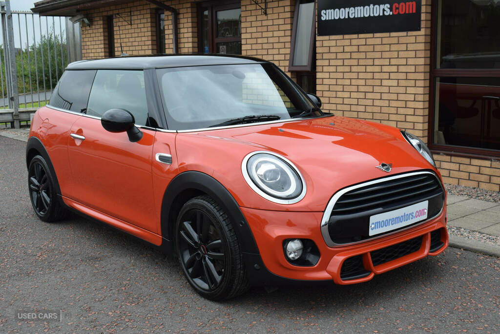 Mini Hatch 1.5 Cooper Sport II Orange