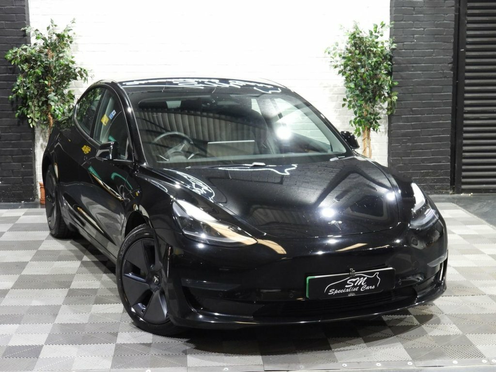 Tesla Model 3 Saloon Black #4