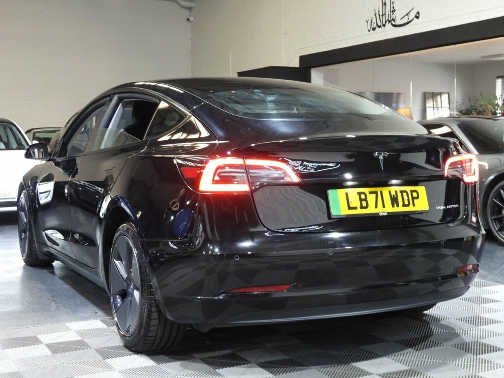Tesla Model 3 Saloon Black #2