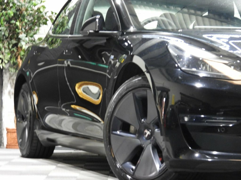 Tesla Model 3 Saloon Black #5