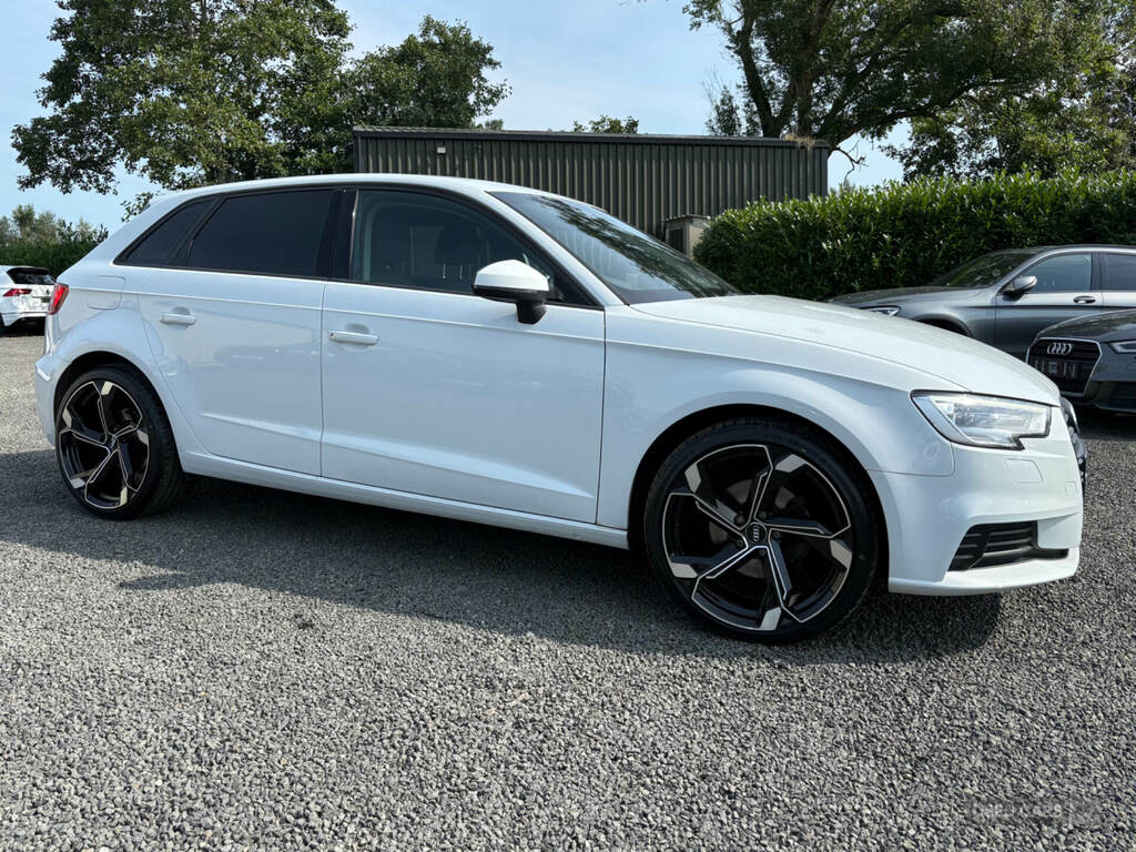 Audi A3 1.6 Tdi 116 Se KK18ECE White #3