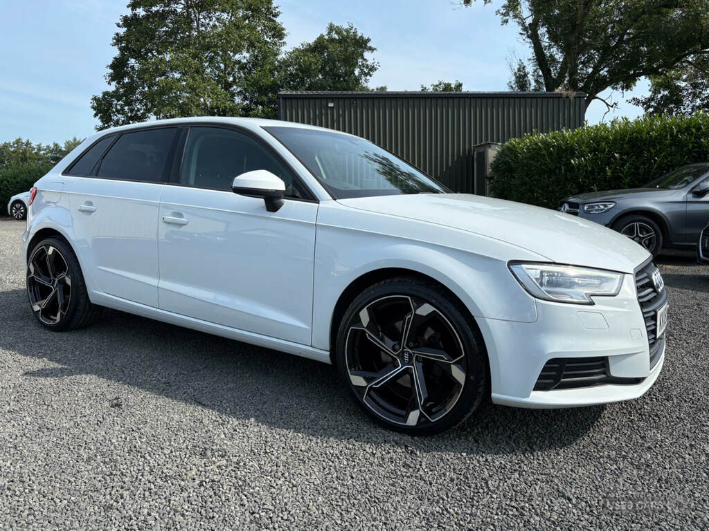 Audi A3 1.6 Tdi 116 Se KK18ECE White #2