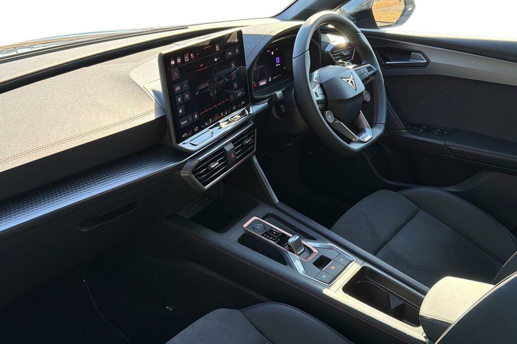 Cupra Leon 1.5 Etsi 150 V2 Dsg KJ26YZU Purple #2