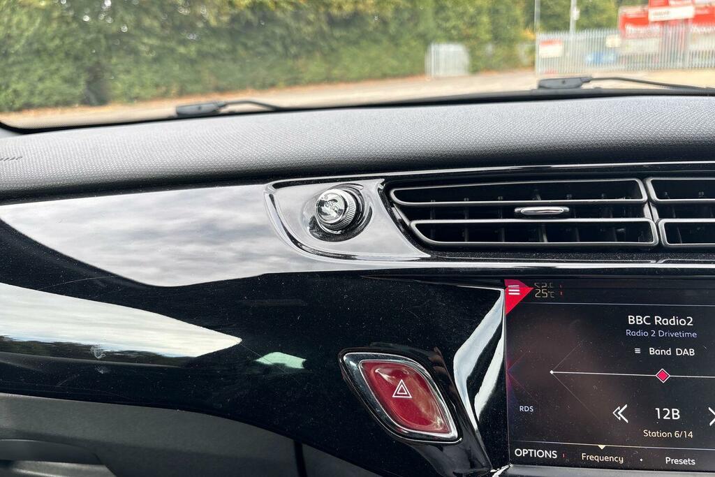 DS DS 3 Hatchback Black #40