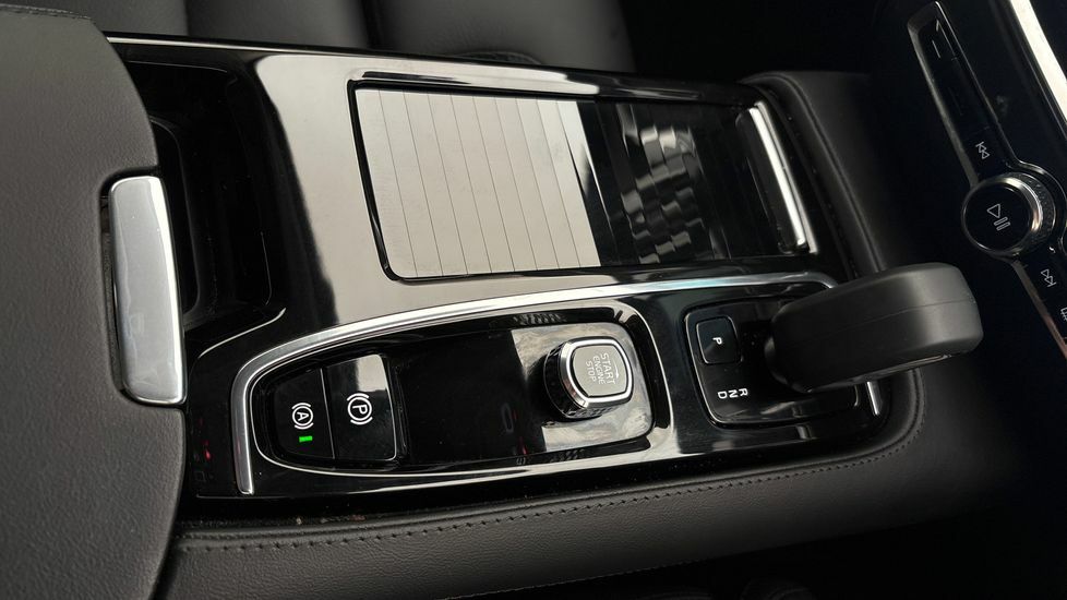 Volvo V60 Plus, B4 Mild Hybrid, Dark Theme Leather,  #32