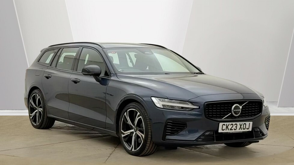 Volvo V60 Plus, B4 Mild Hybrid, Dark Theme Leather,  #1