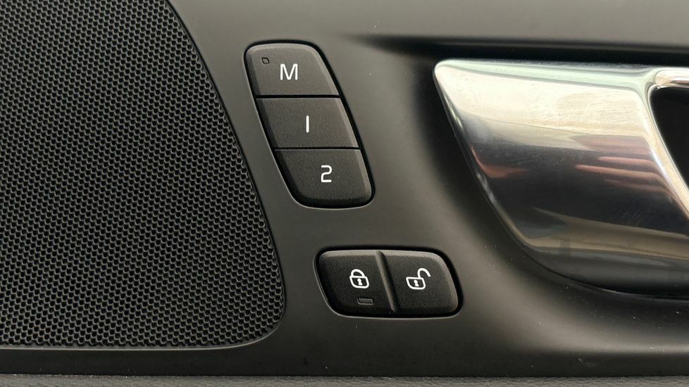 Volvo V60 Plus, B4 Mild Hybrid, Dark Theme Leather,  #26