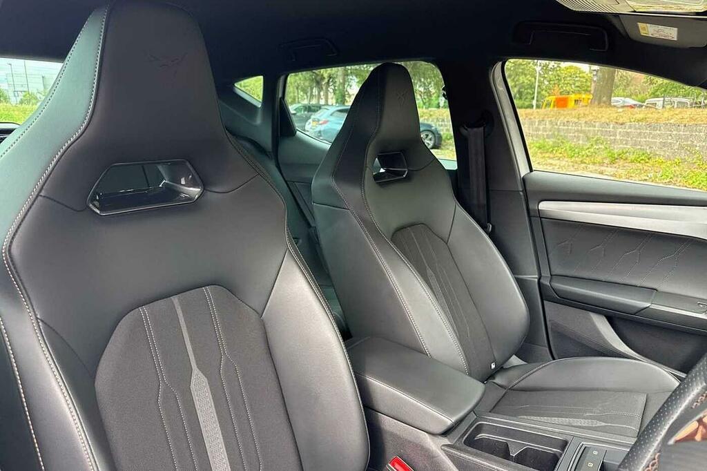 Cupra Leon Hatchback Black #32