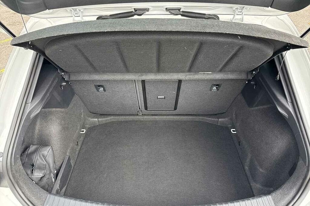 Cupra Leon Hatchback Black #20