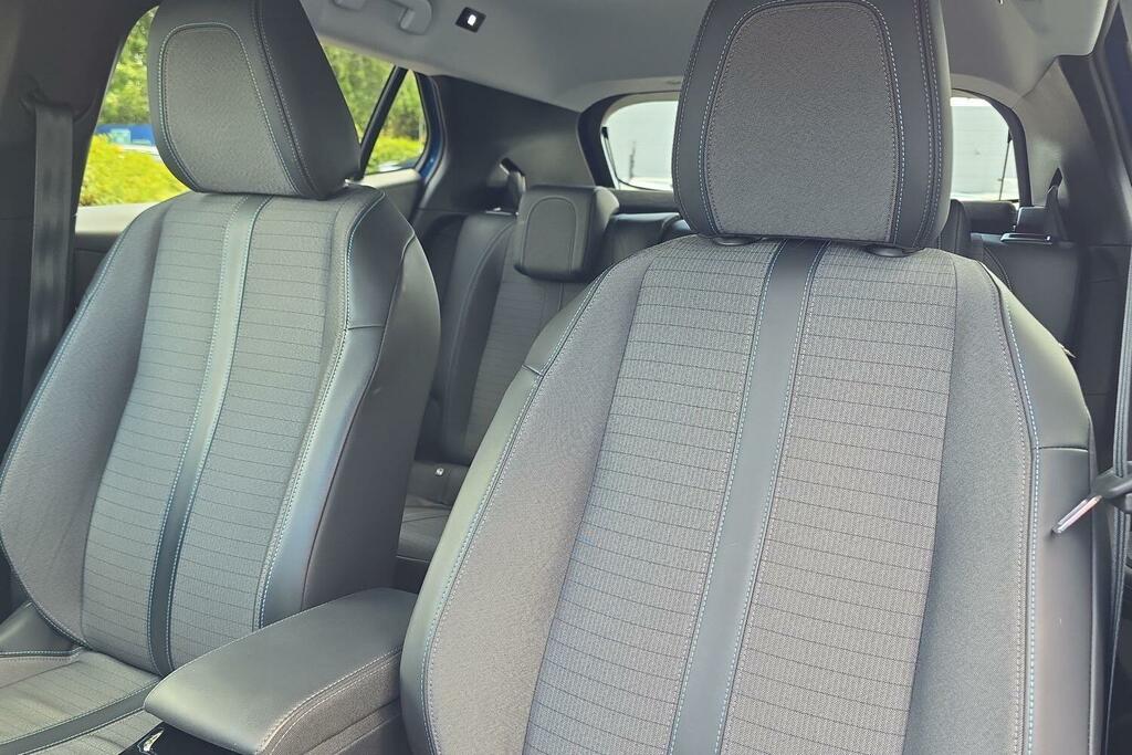 Peugeot e-2008 Automatic White #42