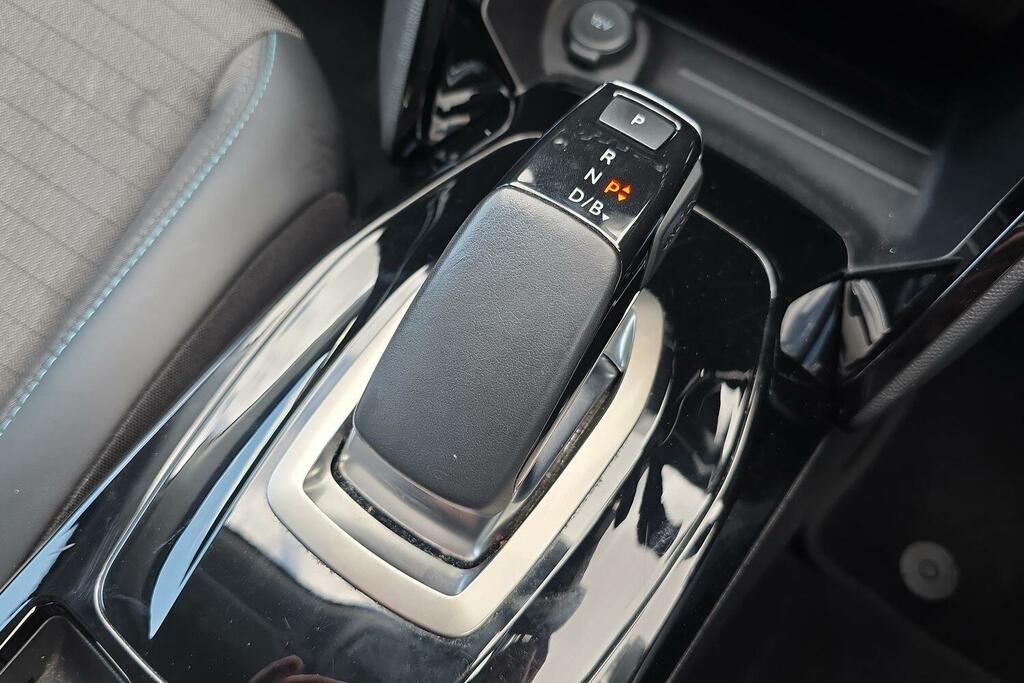 Peugeot e-2008 Automatic White #30