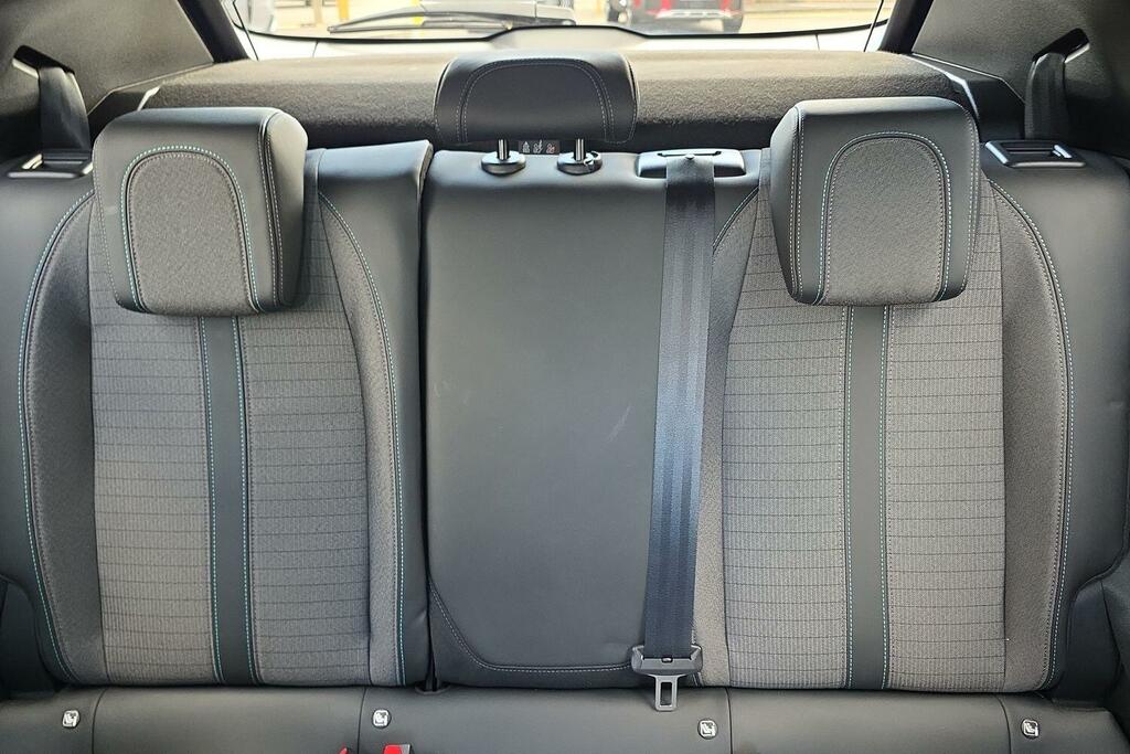 Peugeot e-2008 Automatic White #43