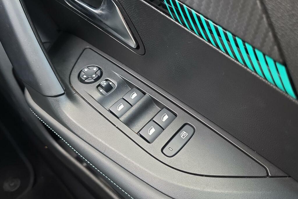 Peugeot e-2008 Automatic White #28