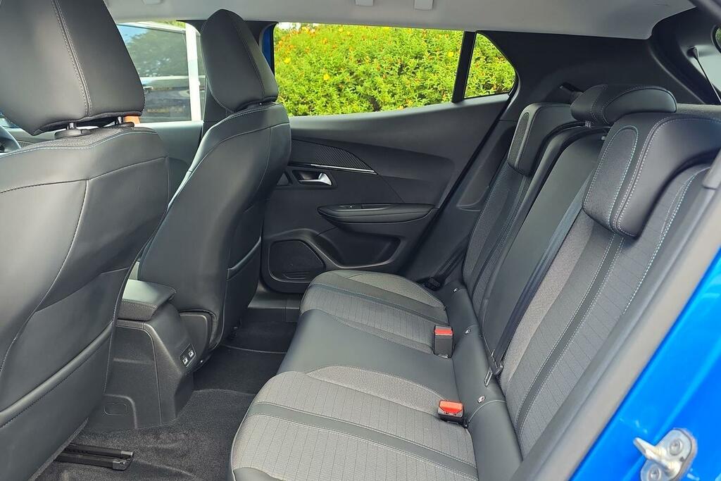 Peugeot e-2008 Automatic White #44