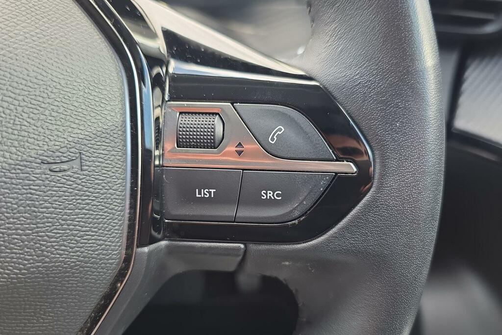 Peugeot e-2008 Automatic White #27