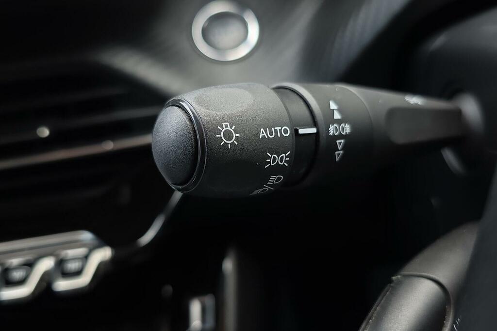Peugeot e-2008 Automatic White #29