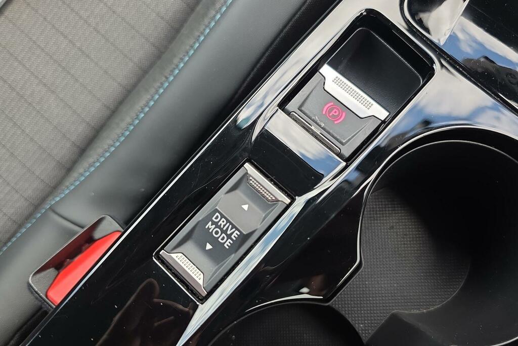 Peugeot e-2008 Automatic White #35