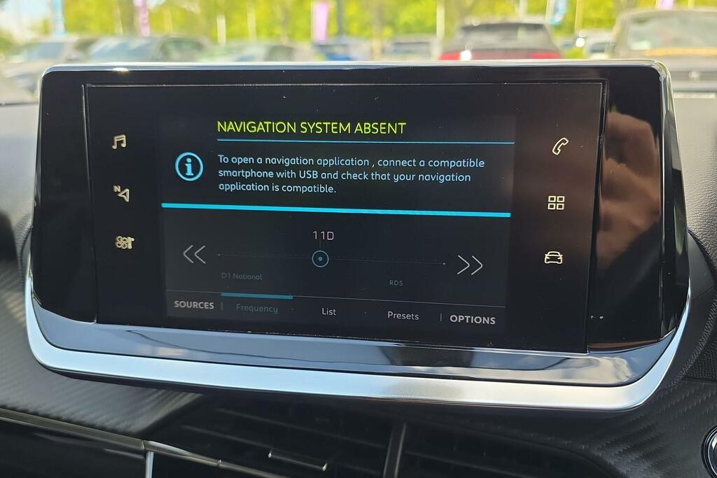 Peugeot e-2008 Automatic White #18