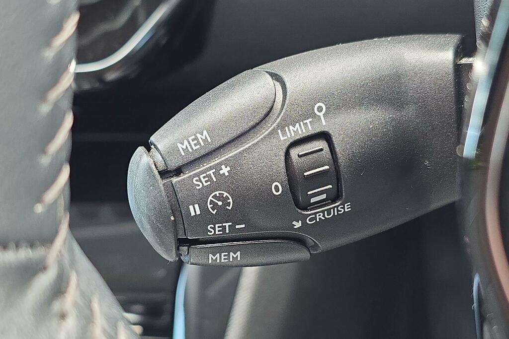 Peugeot e-2008 Automatic White #32