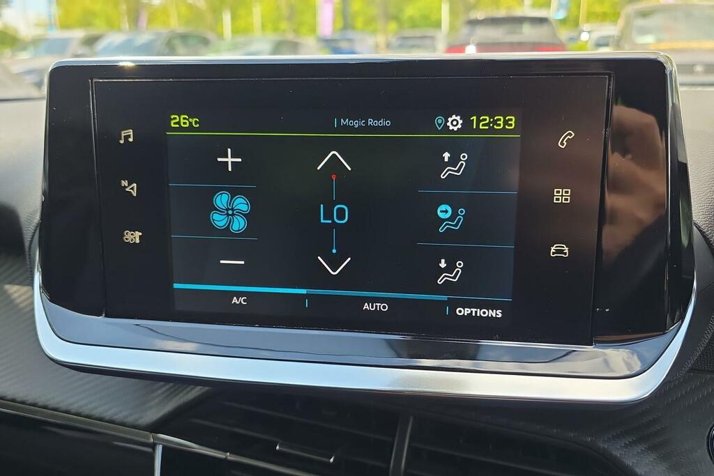 Peugeot e-2008 Automatic White #19