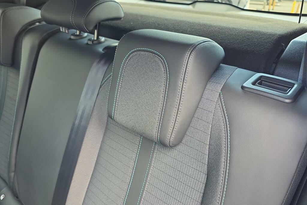 Peugeot e-2008 Automatic White #45