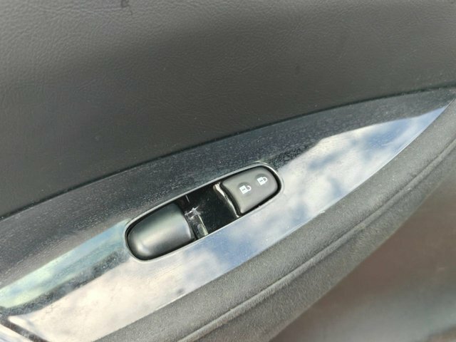 Nissan Leaf Hatchback Black #26