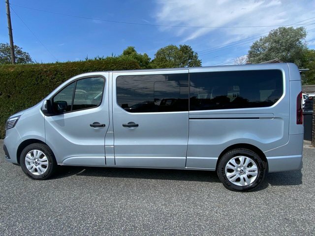 Renault Trafic L30 Lwb Extra 9 Seat Minibus2.0 Blue Dci 150Ps Grey #4