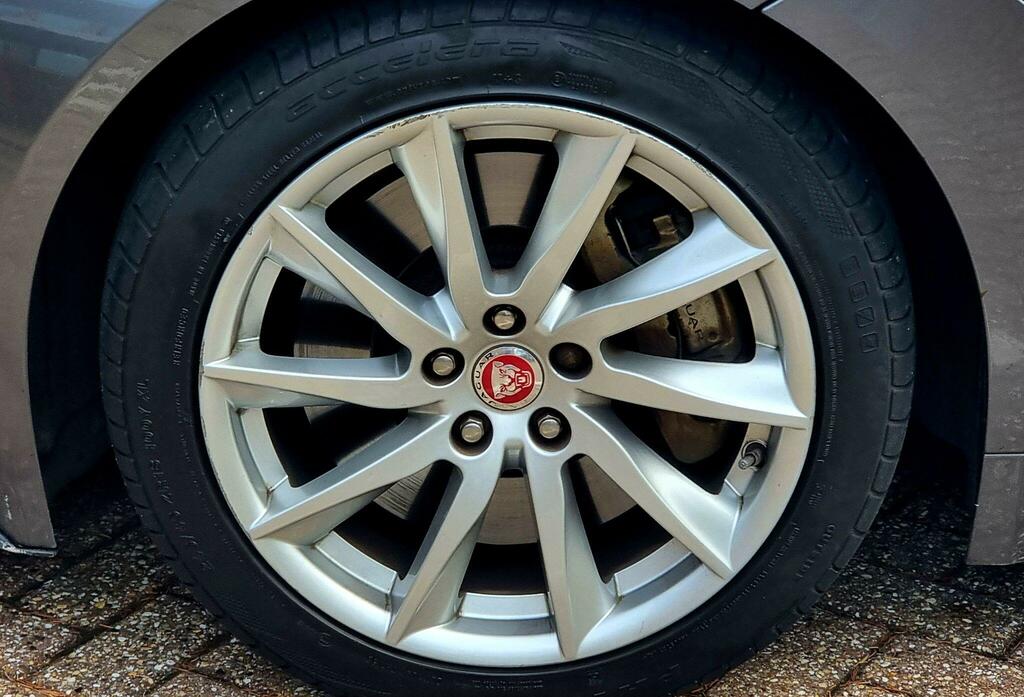 Jaguar F-Type V6 2dr Automatic Red #54
