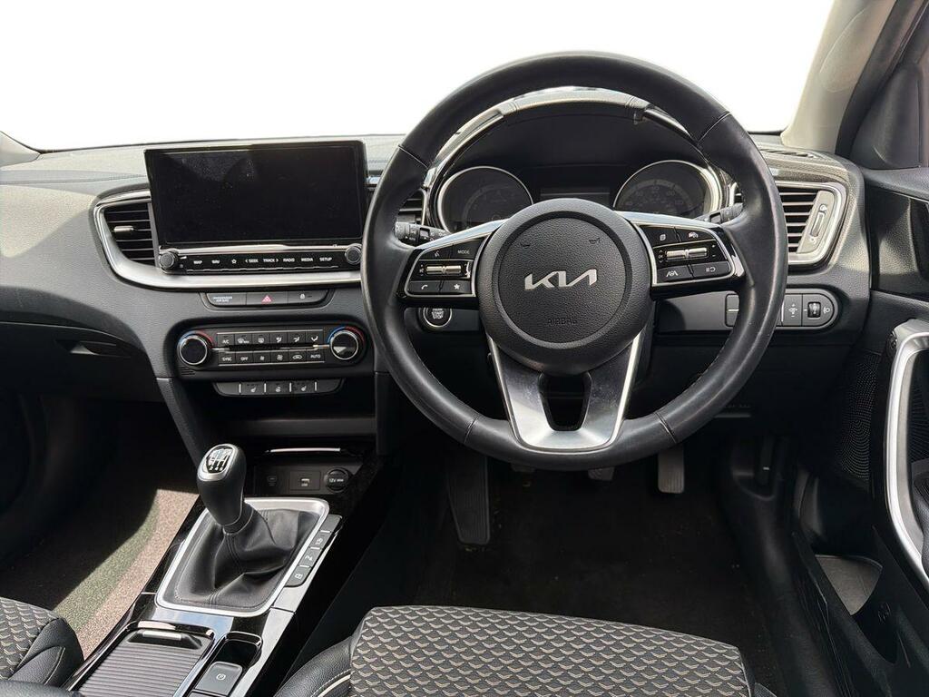 Kia Xceed 2 Grey #11