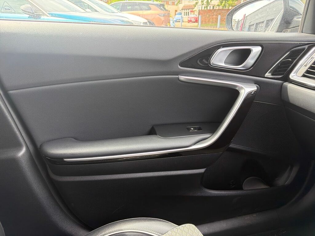 Kia Xceed 2 Grey #35