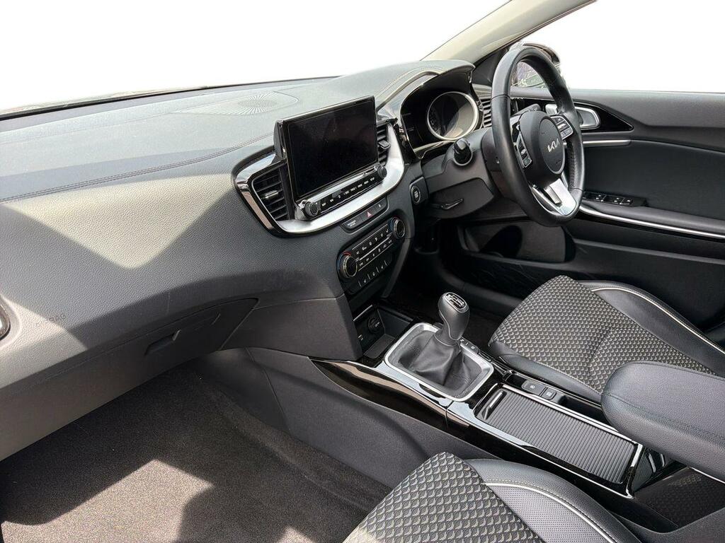 Kia Xceed 2 Grey #13