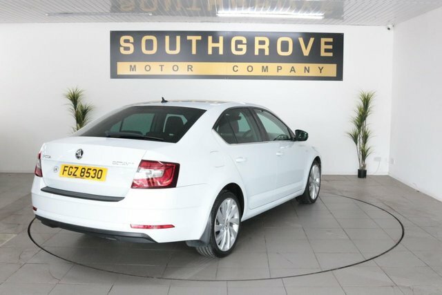 Skoda Octavia 2.0 Tdi Laurin Klement Hatchback Dsg White #5
