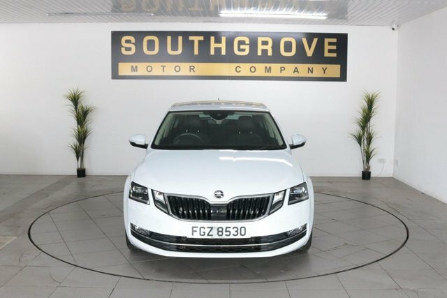 Skoda Octavia 2.0 Tdi Laurin Klement Hatchback Dsg White #2
