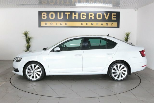 Skoda Octavia 2.0 Tdi Laurin Klement Hatchback Dsg White #3