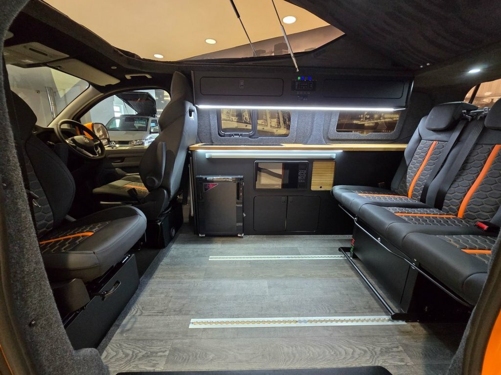 Volkswagen Transporter 2L Commerce Plus MC26KYZ Orange #4