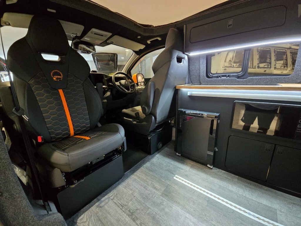 Volkswagen Transporter 2L Commerce Plus MC26KYZ Orange #6
