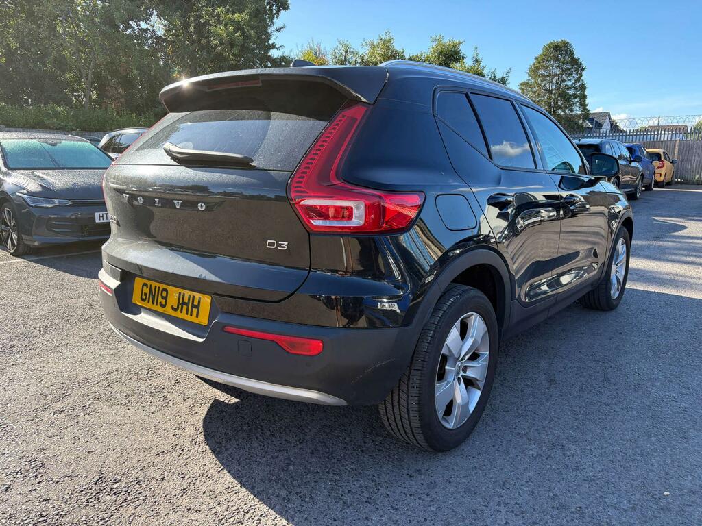 Volvo XC40 2.0 D3 Momentum Euro 6 Ss GN19JHH Black #4