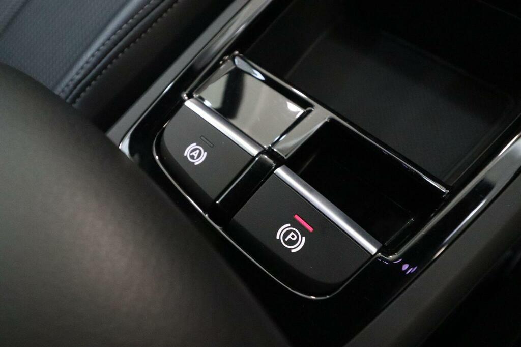Audi Q2 S Line White #20