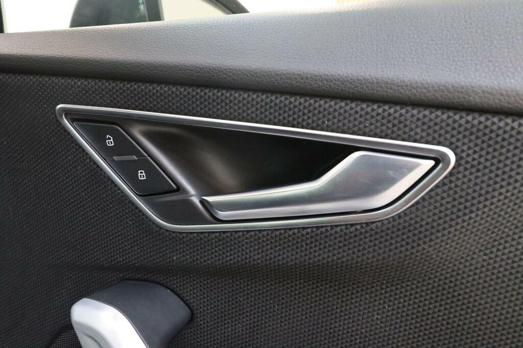 Audi Q2 S Line White #16