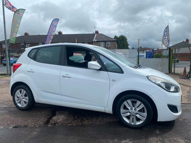 Hyundai Ix20 Active Hatchback White #2