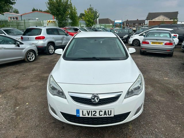 Vauxhall Astra 16V Active Hatchback LV12CAU White #3