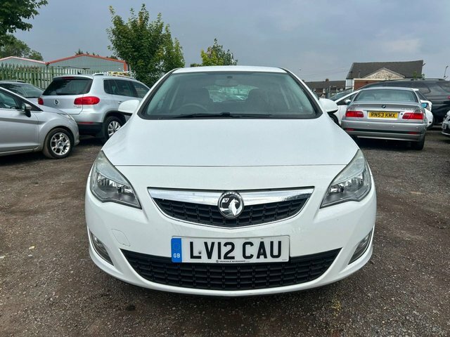 Vauxhall Astra 16V Active Hatchback LV12CAU White #2