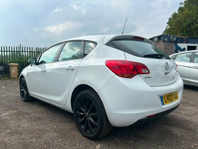 Vauxhall Astra 16V Active Hatchback LV12CAU White #5